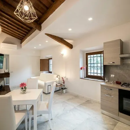 Rocca Palazzaccio מלון דירות 4*