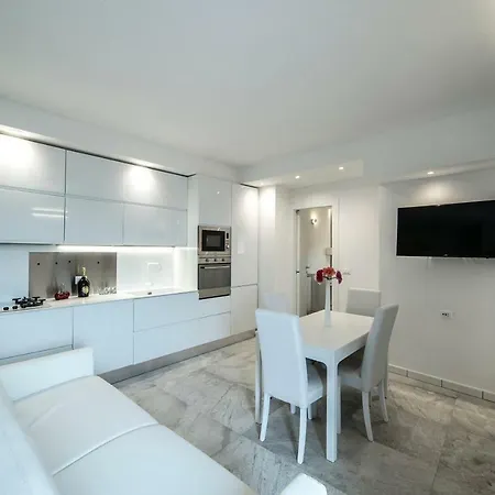 Rocca Palazzaccio מלון דירות אימפרונטה